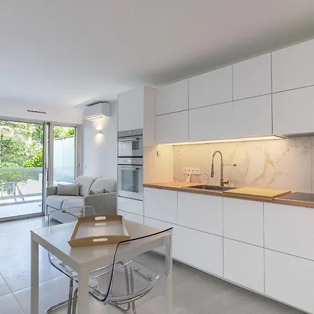 Bright Studio With Pool In Appartamento Antibes